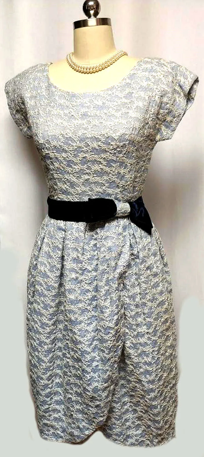 *VINTAGE BLUE WITH WHITE EMBROIDEREY BELL SKIRT DRESS WITH METAL ZIPPER